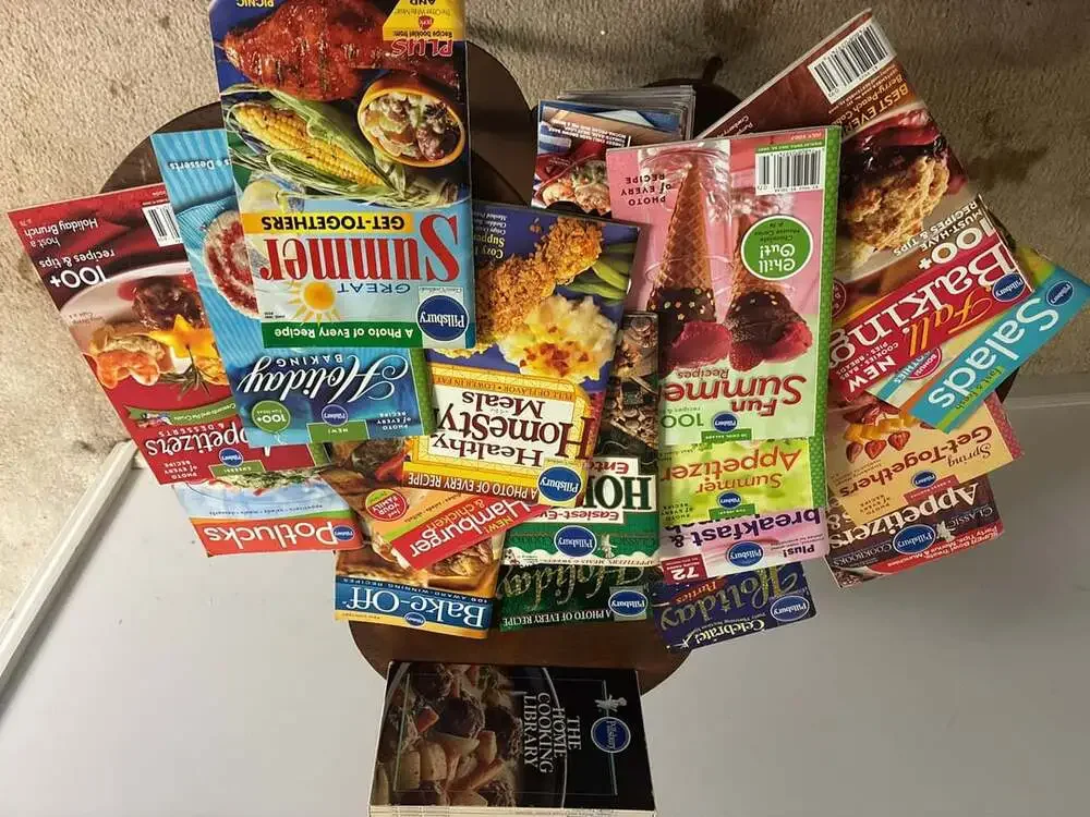 Pillsbury Classic Cookbooks Lot of Recipe Booklets and Magazines